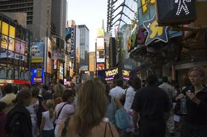 081506zp_TimesSquare7RushHour