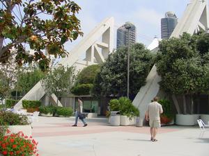 ConventionCourtyard072703d
